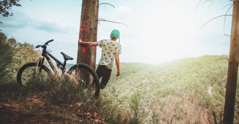 descubre la emoción del mountain biking, donde la aventura se encuentra con la naturaleza. recorridos impresionantes, desafíos emocionantes y paisajes espectaculares te esperan. únete a la comunidad de ciclistas que disfrutan de la libertad sobre dos ruedas en los mejores senderos del mundo.