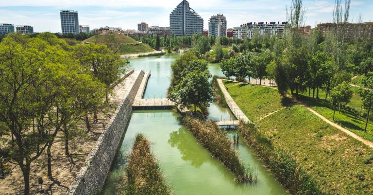 descubre las mejores rutas de ciclismo en impresionantes paisajes. aventura, naturaleza y diversión en cada pedalada, ideal para ciclistas de todos los niveles.