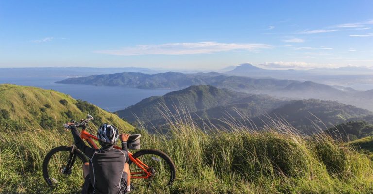 descubre el mundo del ciclismo: desde rutas impresionantes y consejos de entrenamiento hasta la mejor equipación y eventos. únete a la comunidad ciclista y mejora tu pasión por las dos ruedas.