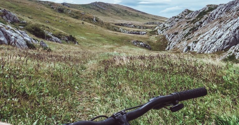 descubre la emoción del ciclismo de montaña, una aventura que combina desafíos y paisajes impresionantes. únete a nosotros y explora senderos increíbles diseñados para todos los niveles de habilidad. ¡pedalea hacia la aventura!