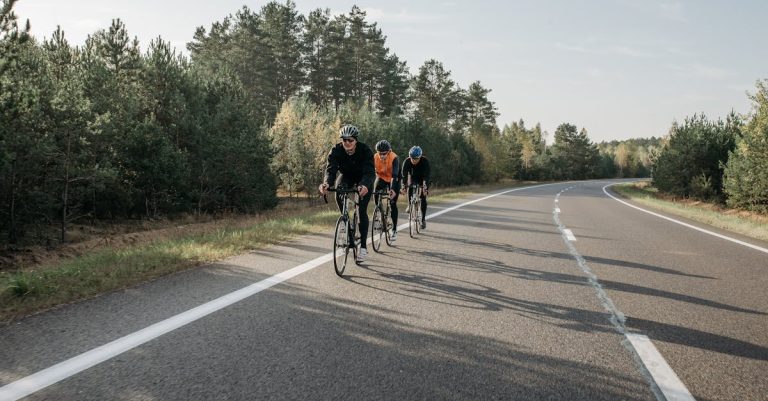 descubre los mejores métodos y consejos para mejorar tu rendimiento en el ciclismo. optimiza tu entrenamiento con rutinas efectivas y estrategias nutricionales adaptadas a ciclistas de todos los niveles.