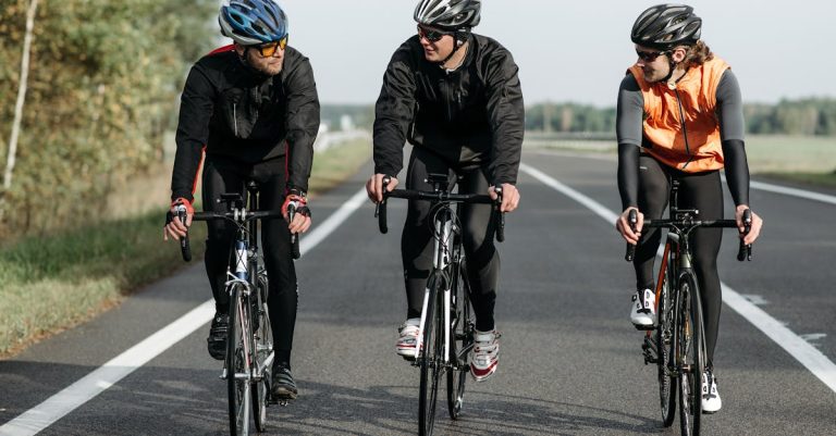 descubre el mejor equipo de entrenamiento para bicicletas. mejora tu rendimiento y alcanza tus objetivos con nuestra amplia selección de accesorios y herramientas de fitness diseñados para ciclistas de todos los niveles.