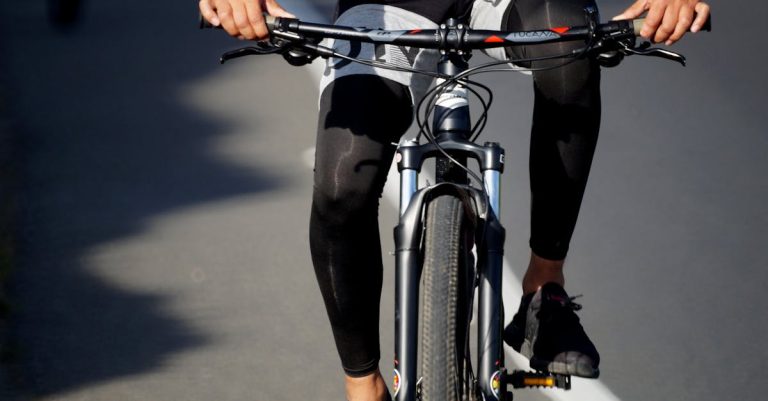 descubre cómo mejorar tus habilidades en el ciclismo de montaña con nuestro programa de entrenamiento. desde técnicas esenciales hasta consejos de seguridad, te ayudaremos a disfrutar al máximo de tus recorridos en la naturaleza.