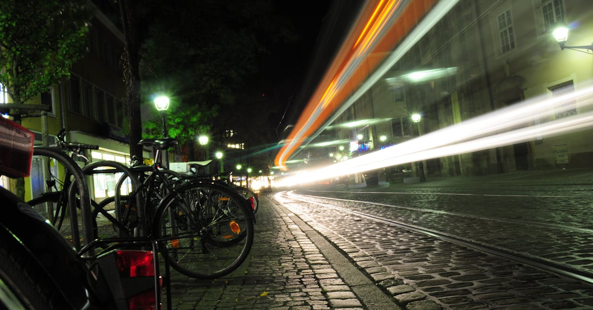 descubre luces para bicicletas que mejoran tu visibilidad y seguridad al andar en dos ruedas. desde luces led brillantes hasta opciones recargables, encuentra la iluminación perfecta para tus paseos nocturnos.