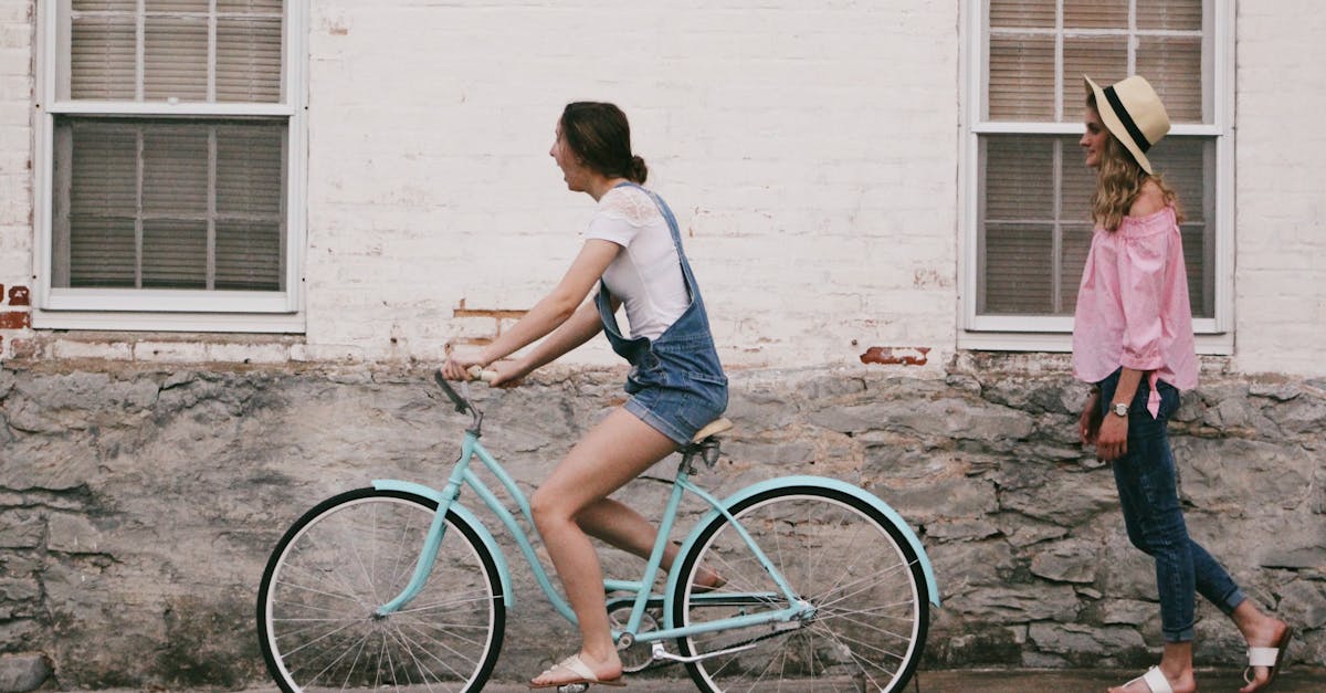 descubre la emocionante experiencia de andar en bicicleta, explorando paisajes impresionantes y disfrutando de la libertad que ofrece el ciclismo. desde paseos tranquilos hasta desafiantes rutas de montaña, el biking es perfecto para todos los amantes de la naturaleza y la aventura.