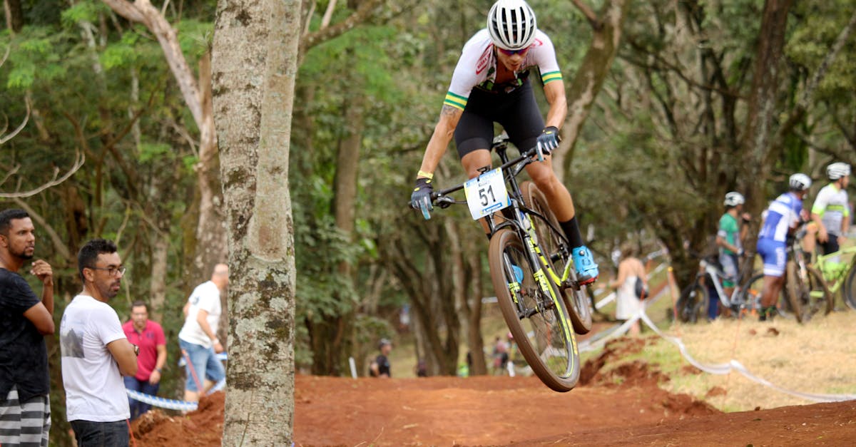 descubre los beneficios de participar en un curso de ciclismo: mejora tu condición física, aprende técnicas de pedaleo eficientes y disfruta de la naturaleza mientras te formas como ciclista. ¡únete a una experiencia enriquecedora!