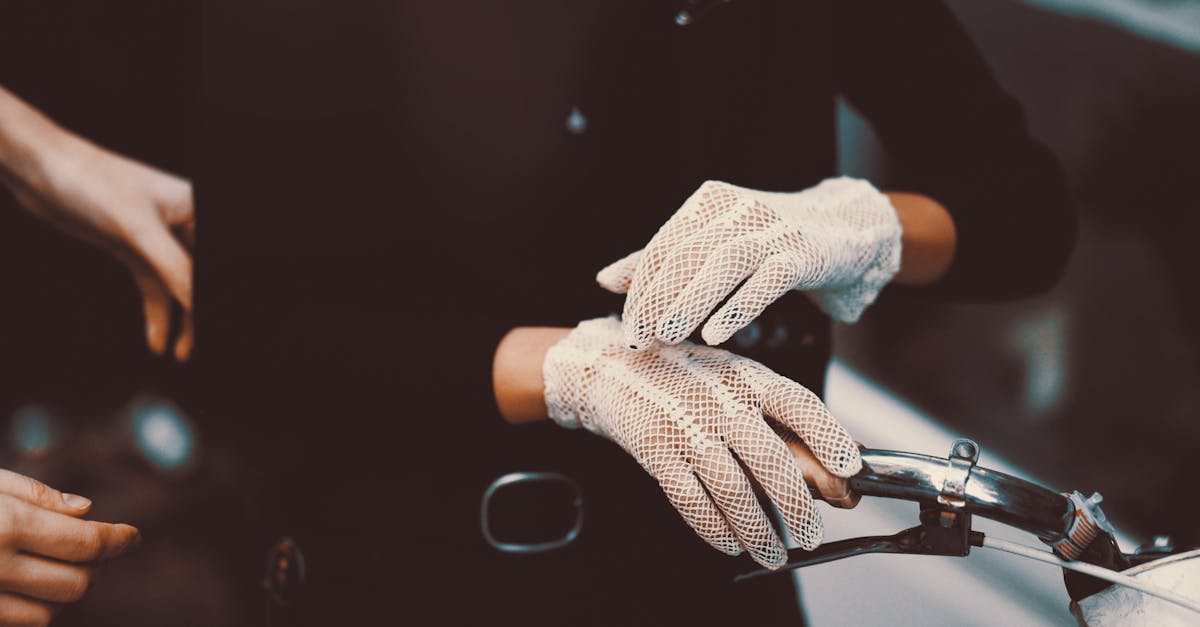 guantes de ciclismo: descubre la comodidad y el rendimiento que necesitas en tus paseos en bicicleta. ofrecemos una amplia gama de guantes que protegen tus manos, mejoran el agarre y te permiten disfrutar de cada ruta al máximo.