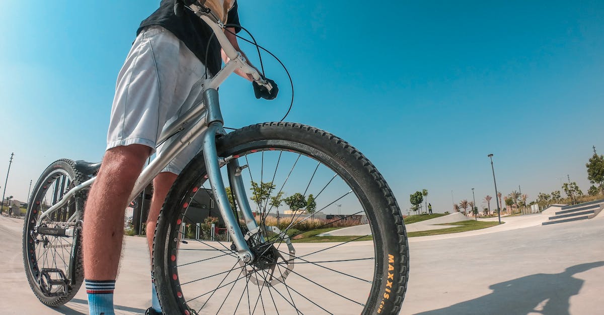 guantes de ciclismo de alta calidad para mejorar tu comodidad y agarre mientras pedaleas. descubre nuestra gama de guantes que ofrecen protección y estilo en cada ruta.