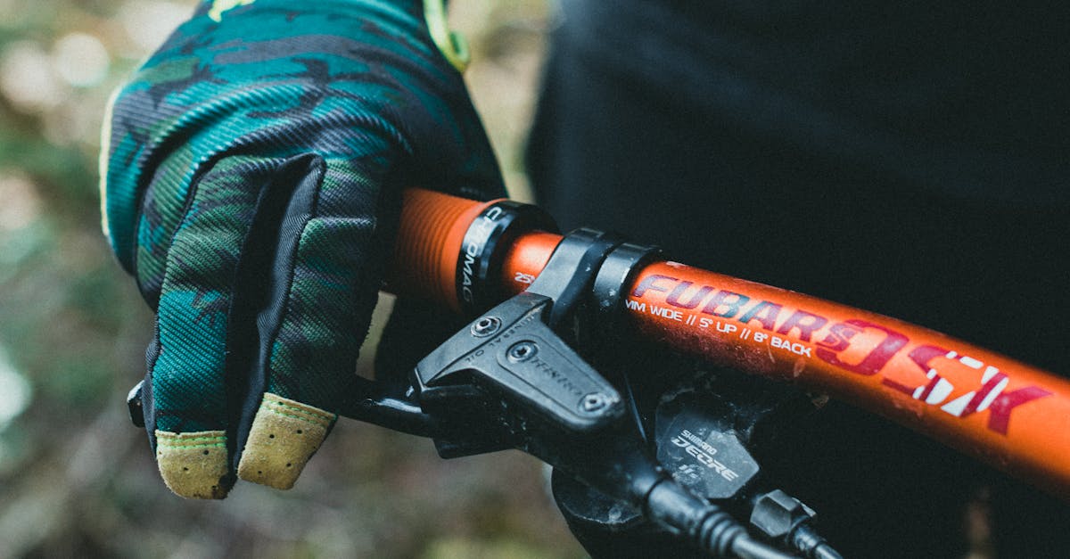 descubre nuestros guantes de ciclismo diseñados para ofrecerte comodidad y agarre óptimos en cada ruta. ideales para ciclistas de todos los niveles, aseguran protección y estilo. ¡mejora tu experiencia sobre dos ruedas!