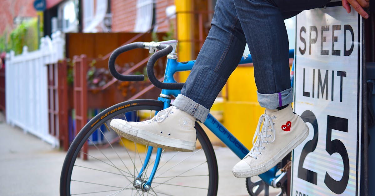 descubre las mejores zapatillas de ciclismo que combinan comodidad y rendimiento. encuentra el par perfecto para tus rutas en bicicleta y mejora tu experiencia en cada pedaleo.