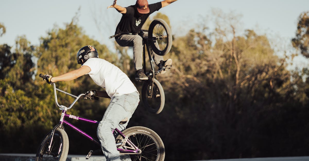 descubre las habilidades esenciales para mejorar tu ciclismo. aprende técnicas avanzadas y consejos prácticos para potenciar tu rendimiento en la bicicleta y disfrutar al máximo de cada ruta.