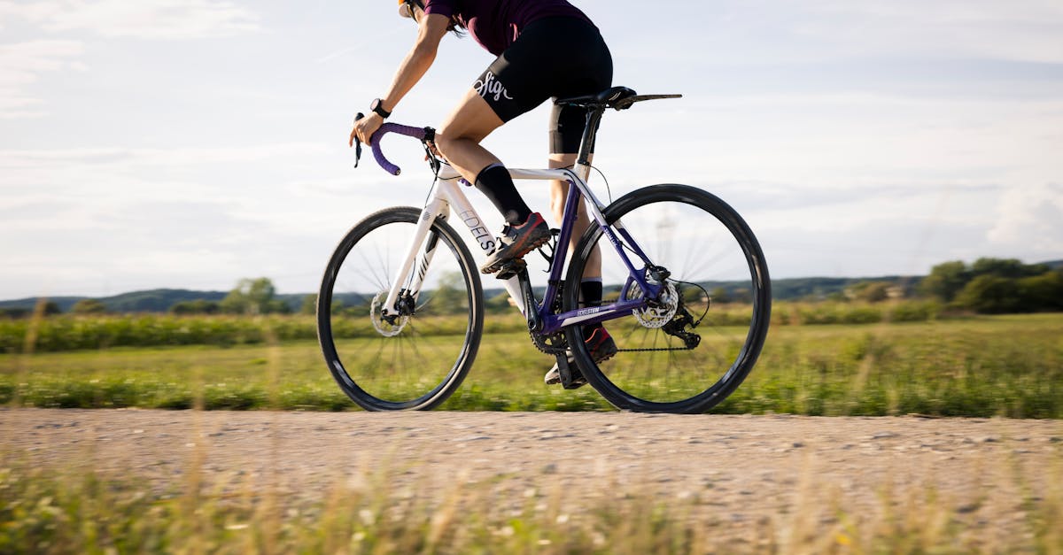 optimiza tu rendimiento en el ciclismo con nuestros entrenamientos especializados. descubre consejos, planes de entrenamiento y técnicas para mejorar tu resistencia y velocidad sobre la bicicleta.