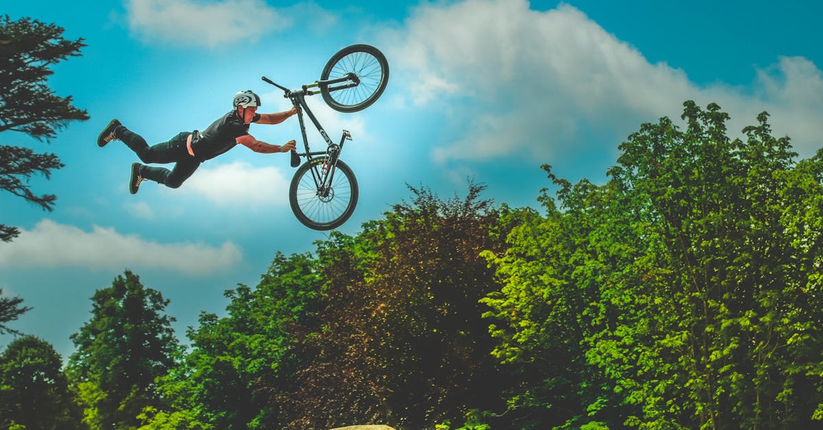 descubre la adrenalina del ciclismo extremo, donde la aventura y la velocidad se combinan en desafiantes terrenos. prepárate para experimentar un deporte que lleva tus límites al máximo y disfruta de paisajes impresionantes mientras pedaleas al ritmo de la emoción.