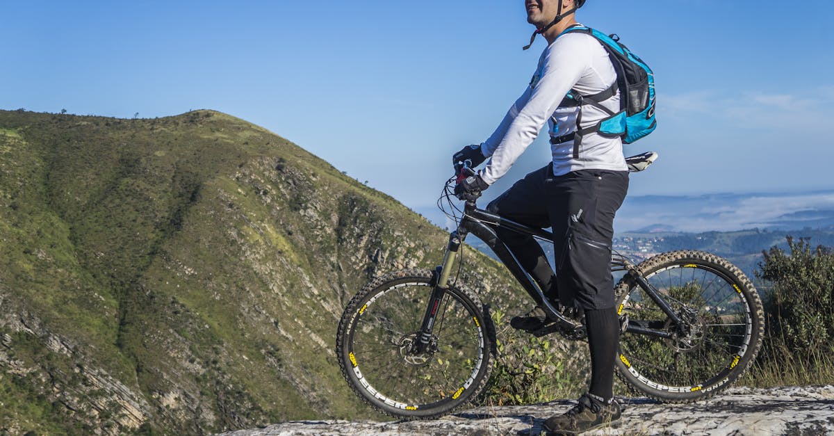 descubre la emoción del ciclismo de montaña, una aventura llena de adrenalina entre paisajes impresionantes. explora senderos desafiantes y mejora tus habilidades mientras conectas con la naturaleza en cada ruta.