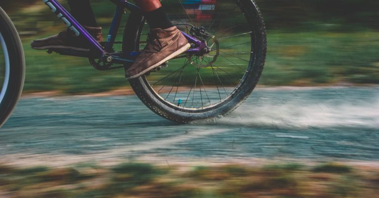 descubre la emoción del mountain biking. explora impresionantes senderos, disfruta de la naturaleza y desafía tus límites en cada pedaleada. únete a la aventura sobre dos ruedas y siente la adrenalina en cada descenso.