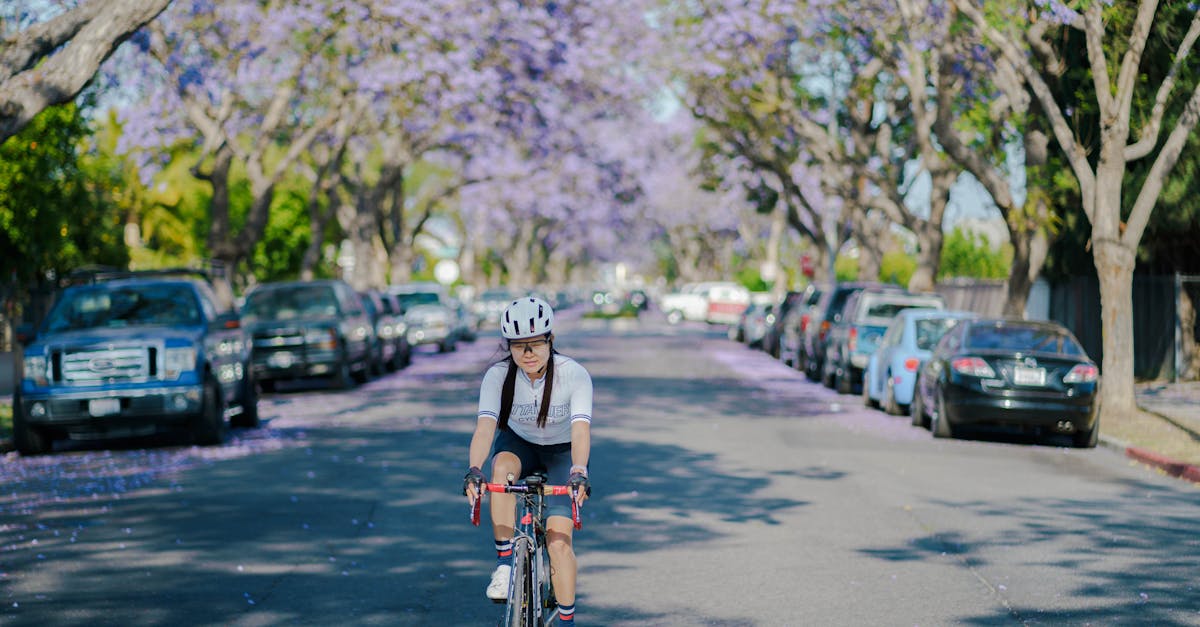 descubre las mejores rutas en bicicleta de california, desde impresionantes paisajes costeros hasta desafiantes senderos de montaña. perfecto para ciclistas de todos los niveles que buscan aventura y belleza en el corazón de la naturaleza californiana.