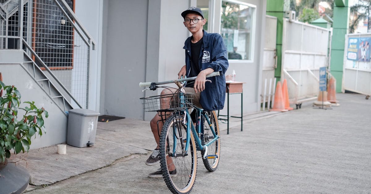 descubre las mejores gafas de ciclismo que combinan estilo y funcionalidad. protege tus ojos del sol y el viento mientras disfrutas de cada paseo en bicicleta.